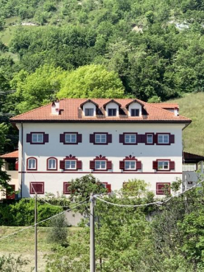 large villa for 20 quests on large estate. Private pool and tennis court.